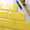 노란 광택 있는 세라믹 목욕탕 벽 도와 껍질 지팡이 지하철 도와 100 x 100